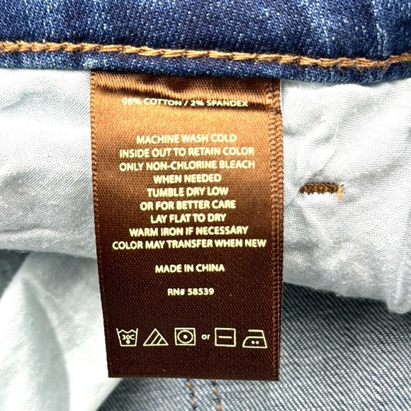 KUT from the Kloth Jenny High Rick Kick Shorts